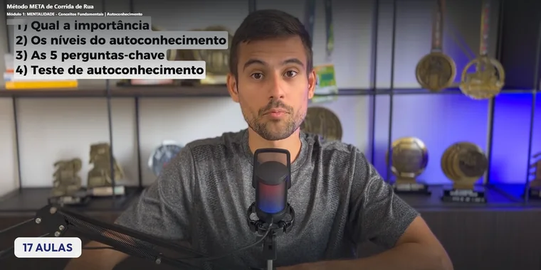 Aula do módulo de Mentalidade sobre autoconhecimento, com o professor em vídeo e os tópicos da aula na tela